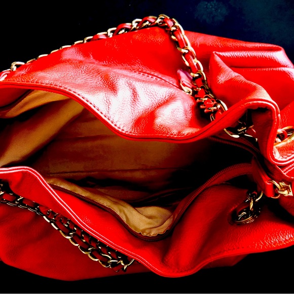 Izzy & Ali Red Vegan Leather Drawstring Purse Bag with Gold coloured Hardware - Picture 10 of 10